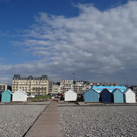 Lumineux Au Centre De Dieppe, Calme Et Confortable