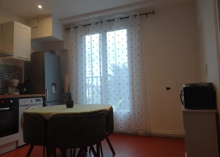 Appartement Lumineux Au Centre De Dieppe, Calme Et Confortable *