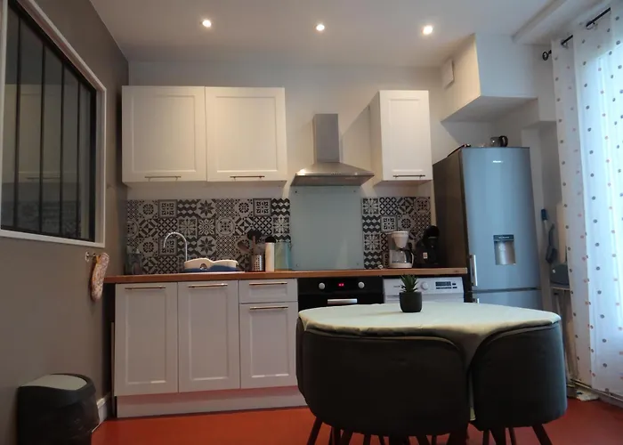 Appartement Lumineux Au Centre De Dieppe, Calme Et Confortable *